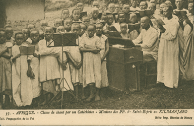 Classe de Chant par un Catechistes (Catechist Singing Class)